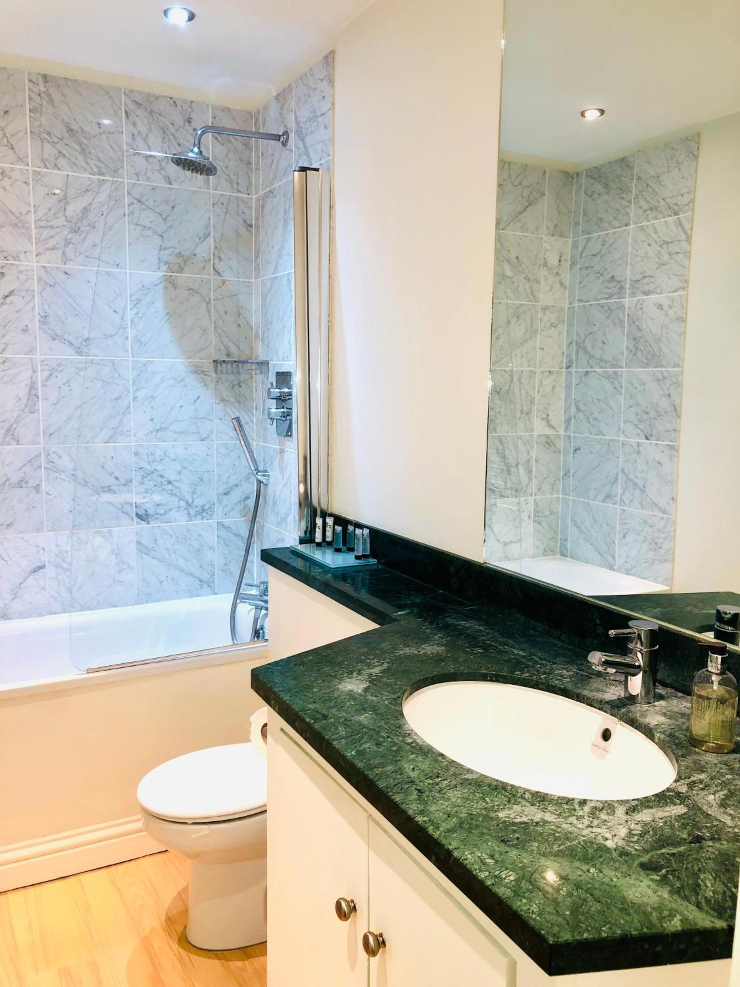 Luxury Apartment In The Heart Of 巴斯 外观 照片